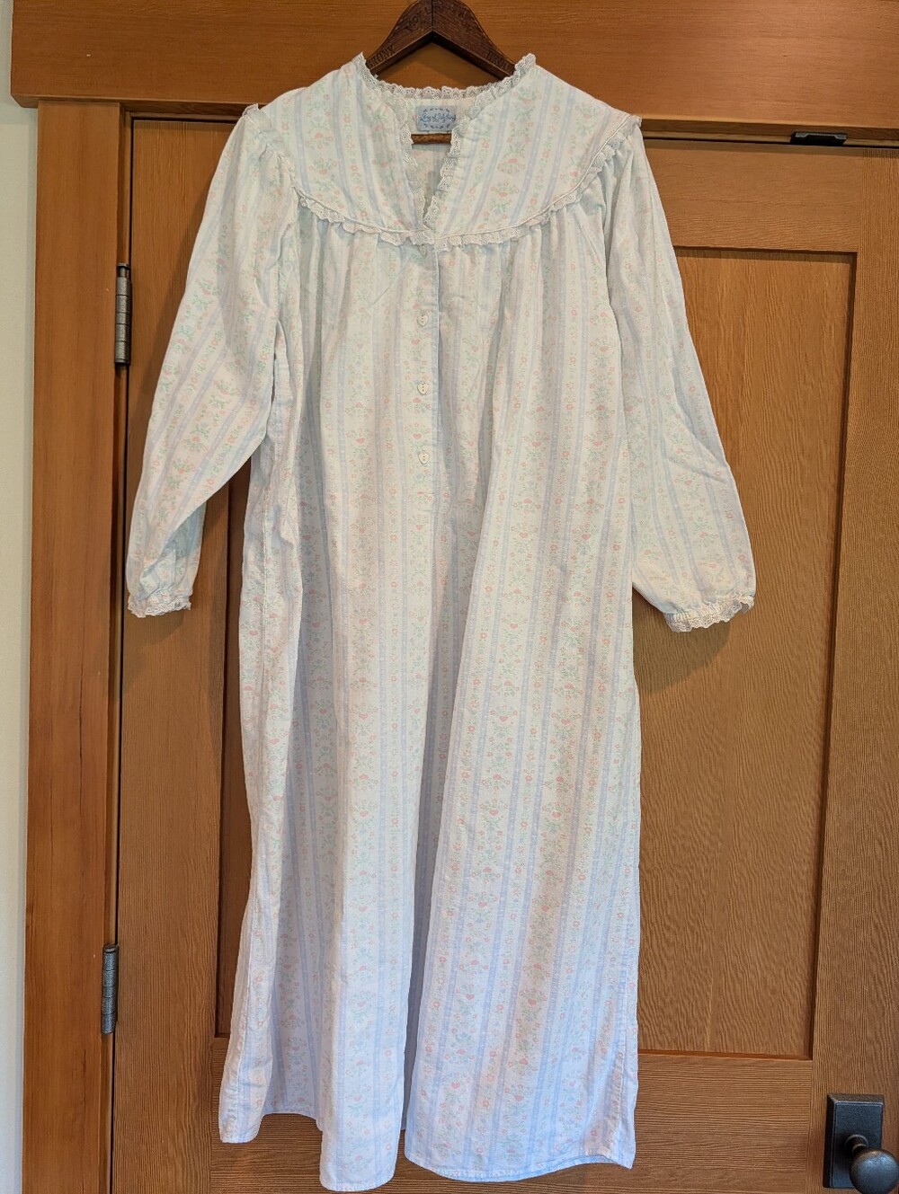 Lanz Of Salzburg Cotton Flannel Traditional Nightgown Heart Buttons Eyelet Trim